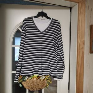 New Fashion Bug Gray Black White Striped Thermal Look Top Size Women's XL
